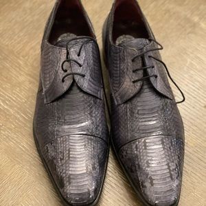 Lightly used Mezlan brand snakeskin shoes.